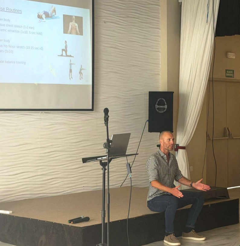 Niels Balslev giving a physiotherapy presentation to a seated audience